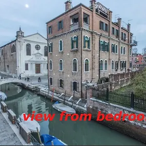 Susy Biennale - Canal View And Garden Venice
